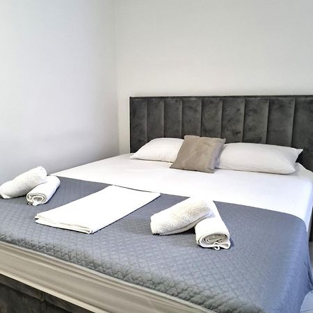 Rooms Vitoria On Joakim Square Poreč Eksteriør billede