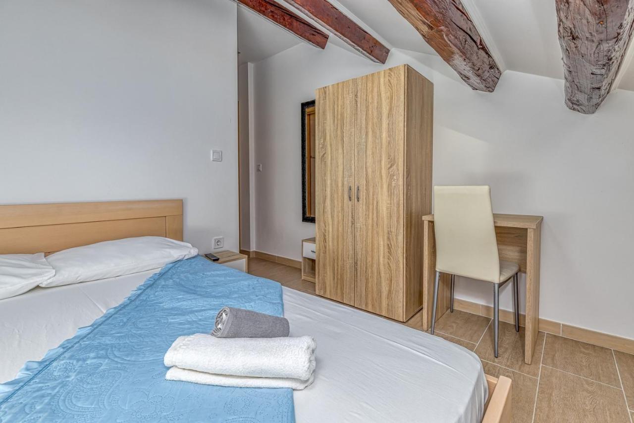 Rooms Vitoria On Joakim Square Poreč Eksteriør billede