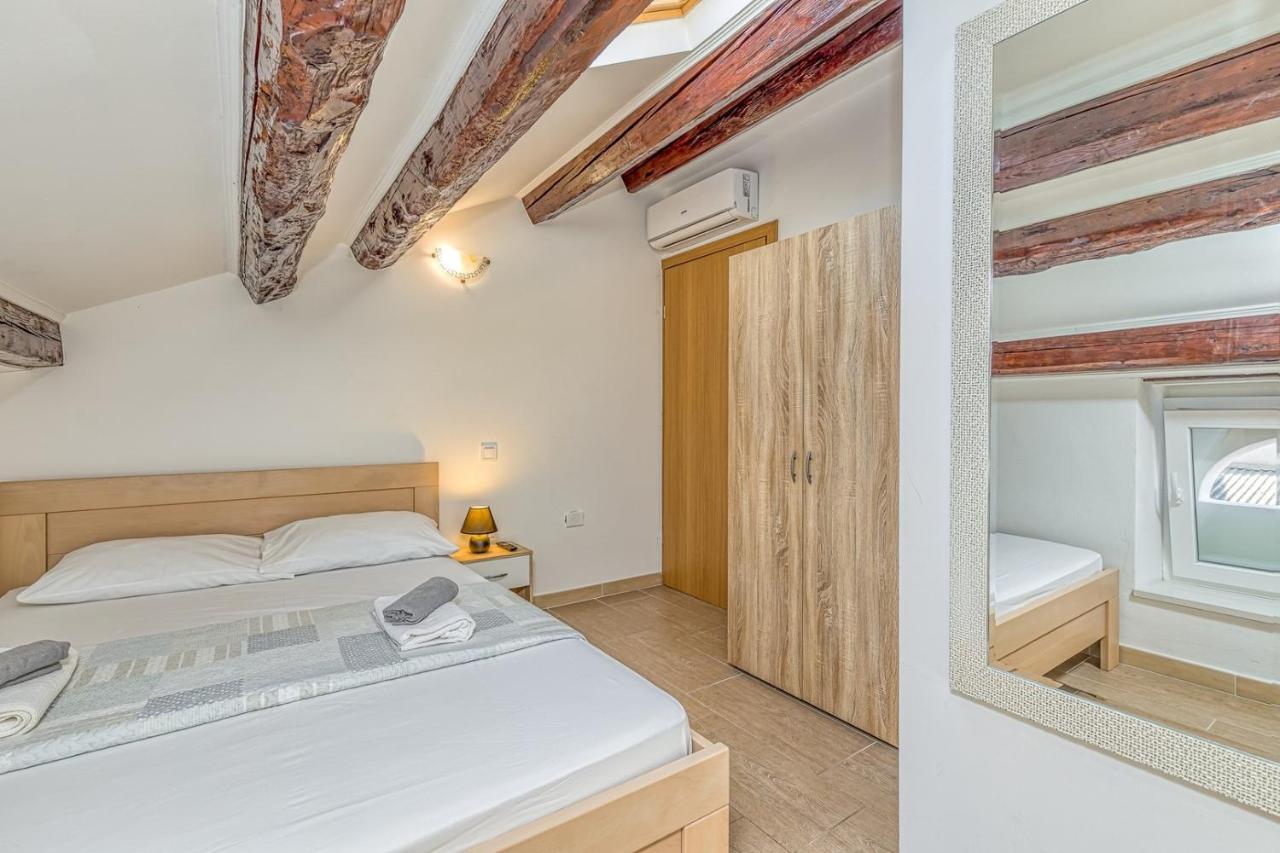 Rooms Vitoria On Joakim Square Poreč Eksteriør billede