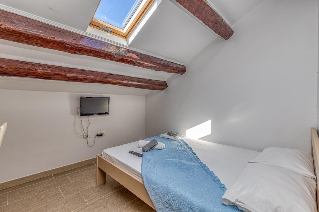 Rooms Vitoria On Joakim Square Poreč Eksteriør billede